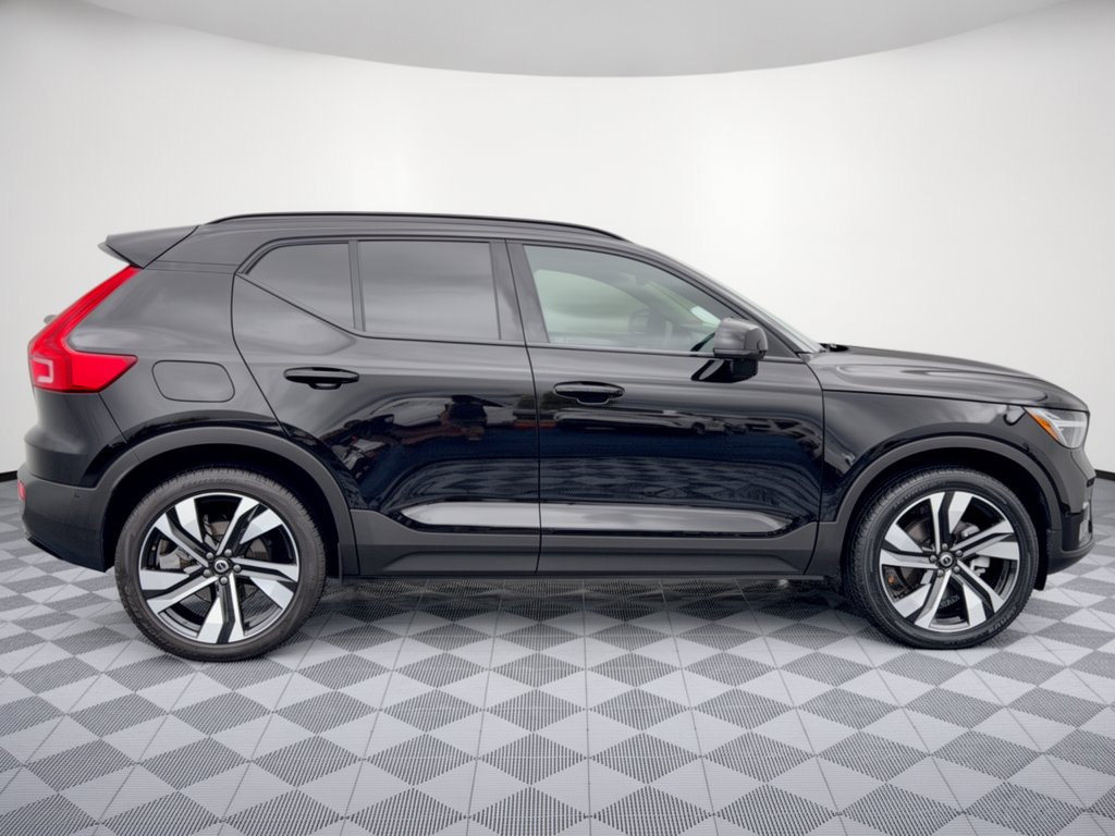 Used 2024 Volvo XC40 B5 Plus w/ Protection Package Premier AWD/4WD image 8