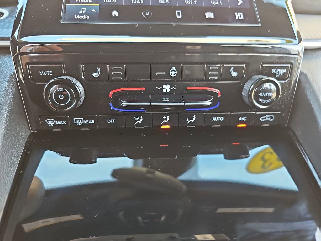 Certified 2023 Jeep Grand Cherokee L Laredo AWD/4WD image 23