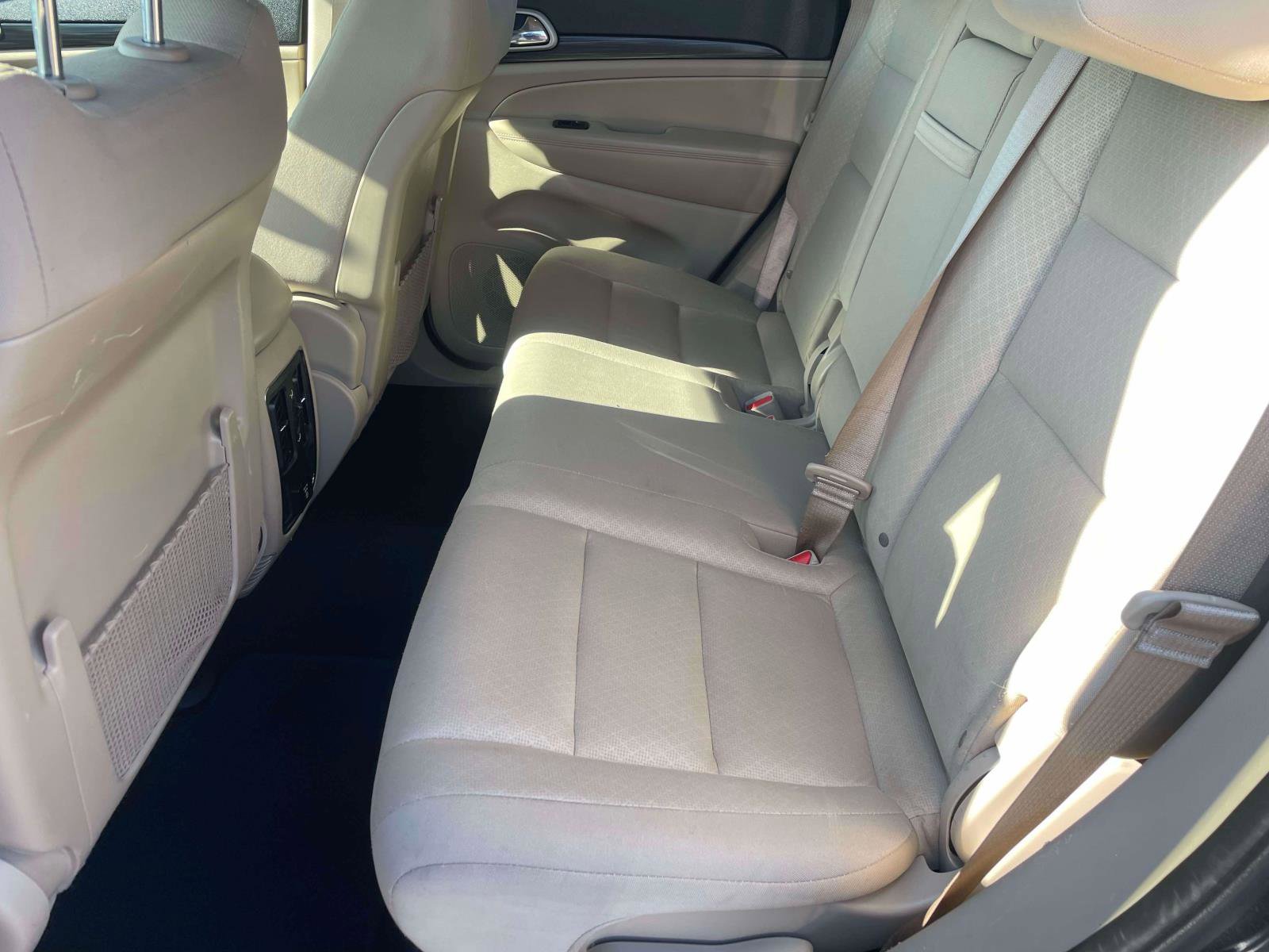 Used 2020 Jeep Grand Cherokee Laredo w/ Security & Convenience Group image 6