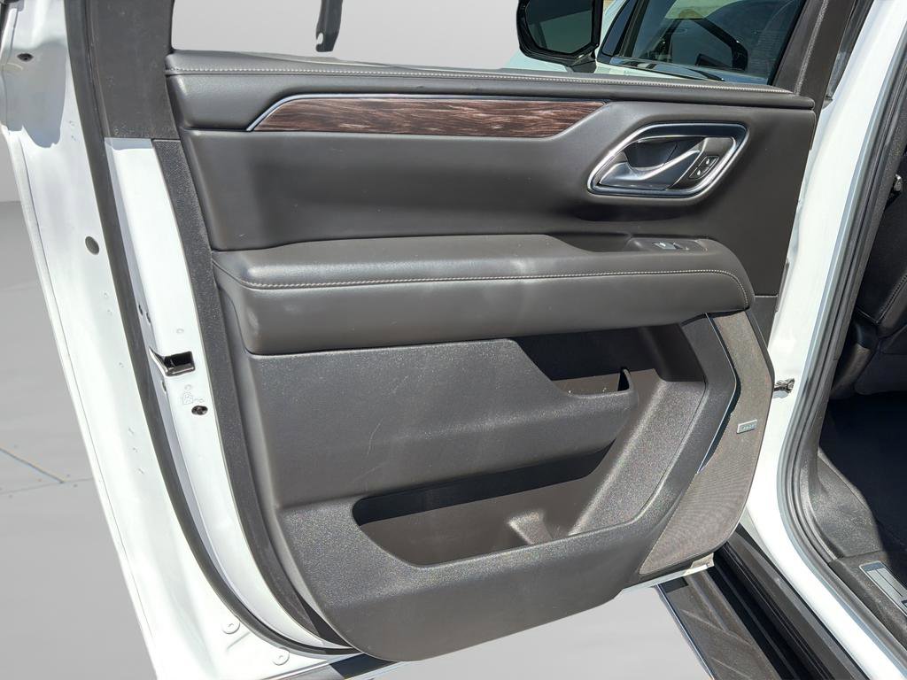 Used 2024 Chevrolet Suburban LT RWD image 16