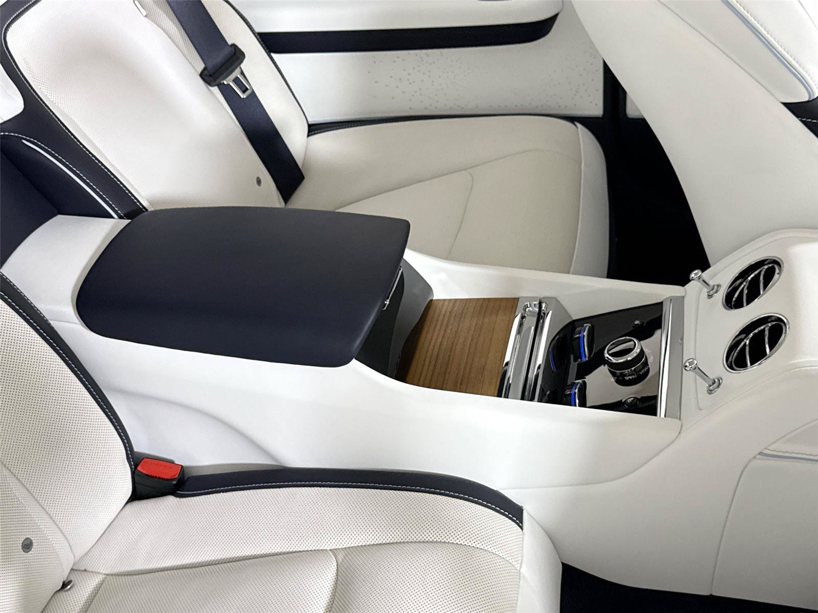 Used 2024 Rolls-Royce Spectre w/ Spectre Launch Package AWD/4WD image 28