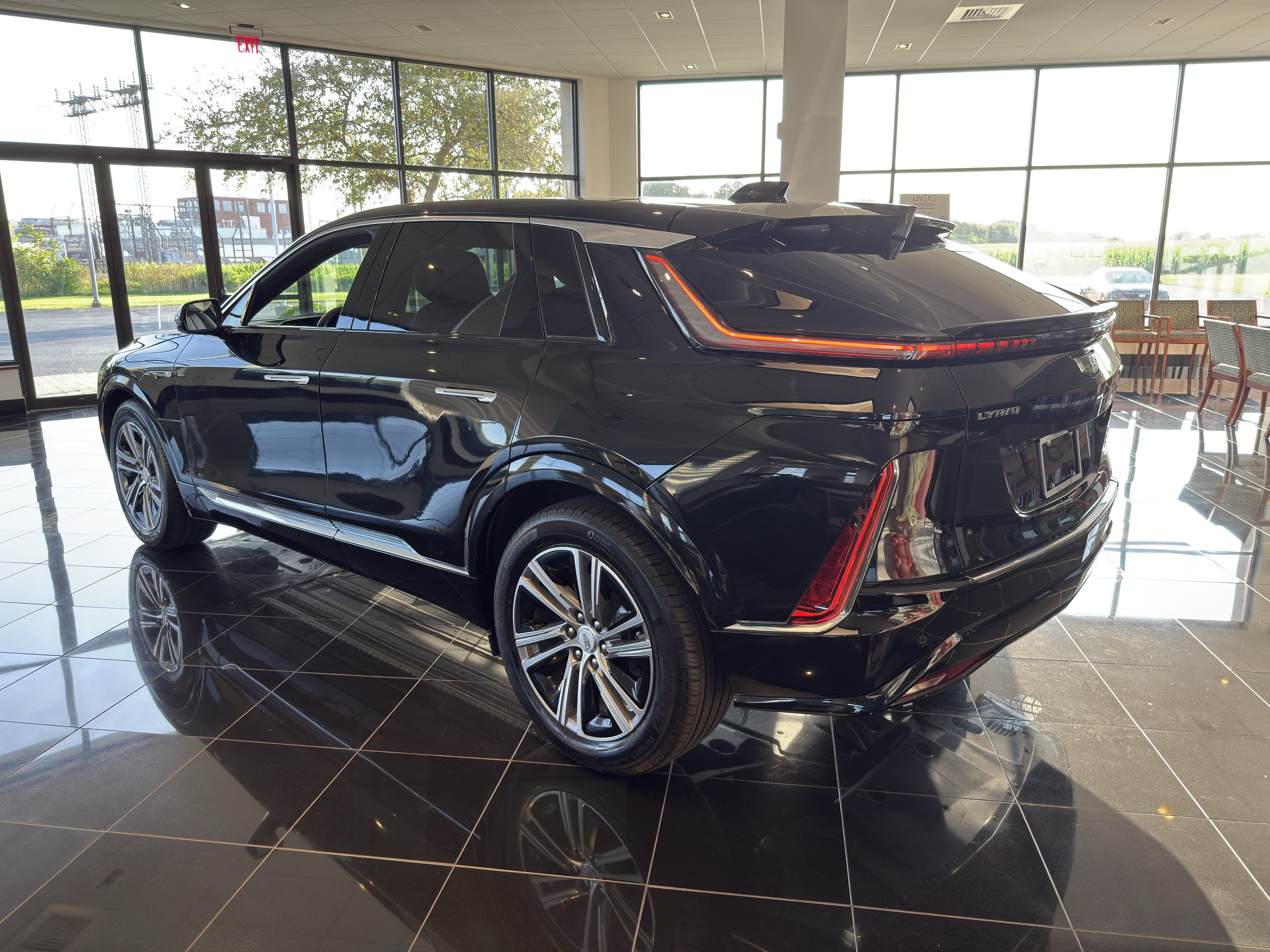 Certified 2024 Cadillac Lyriq Luxury AWD/4WD video 3