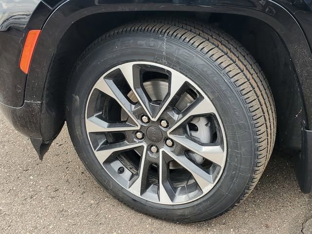 Used 2022 Jeep Grand Cherokee Overland w/ Advanced Protech Group III image 4