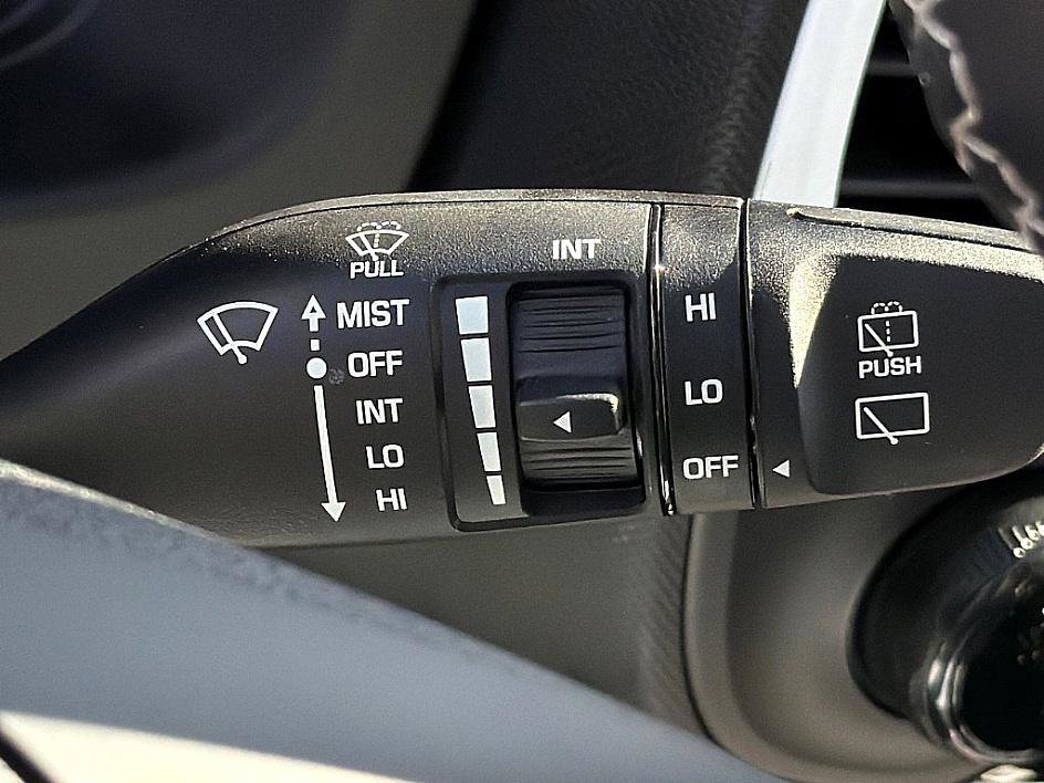 Certified 2025 Hyundai Venue Limited image 18