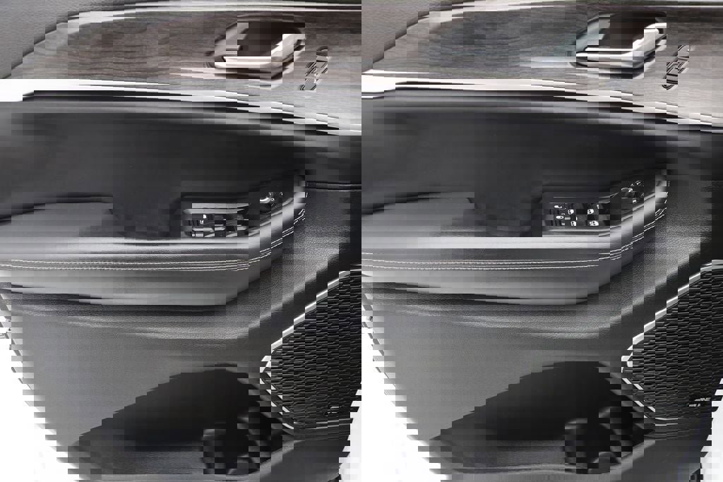 Used 2023 Jeep Grand Cherokee 4WD 4xe image 15