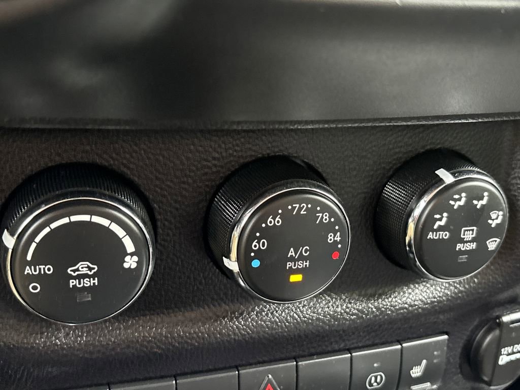 Used 2015 Jeep Wrangler Rubicon w/ Power Convenience Group AWD/4WD image 17