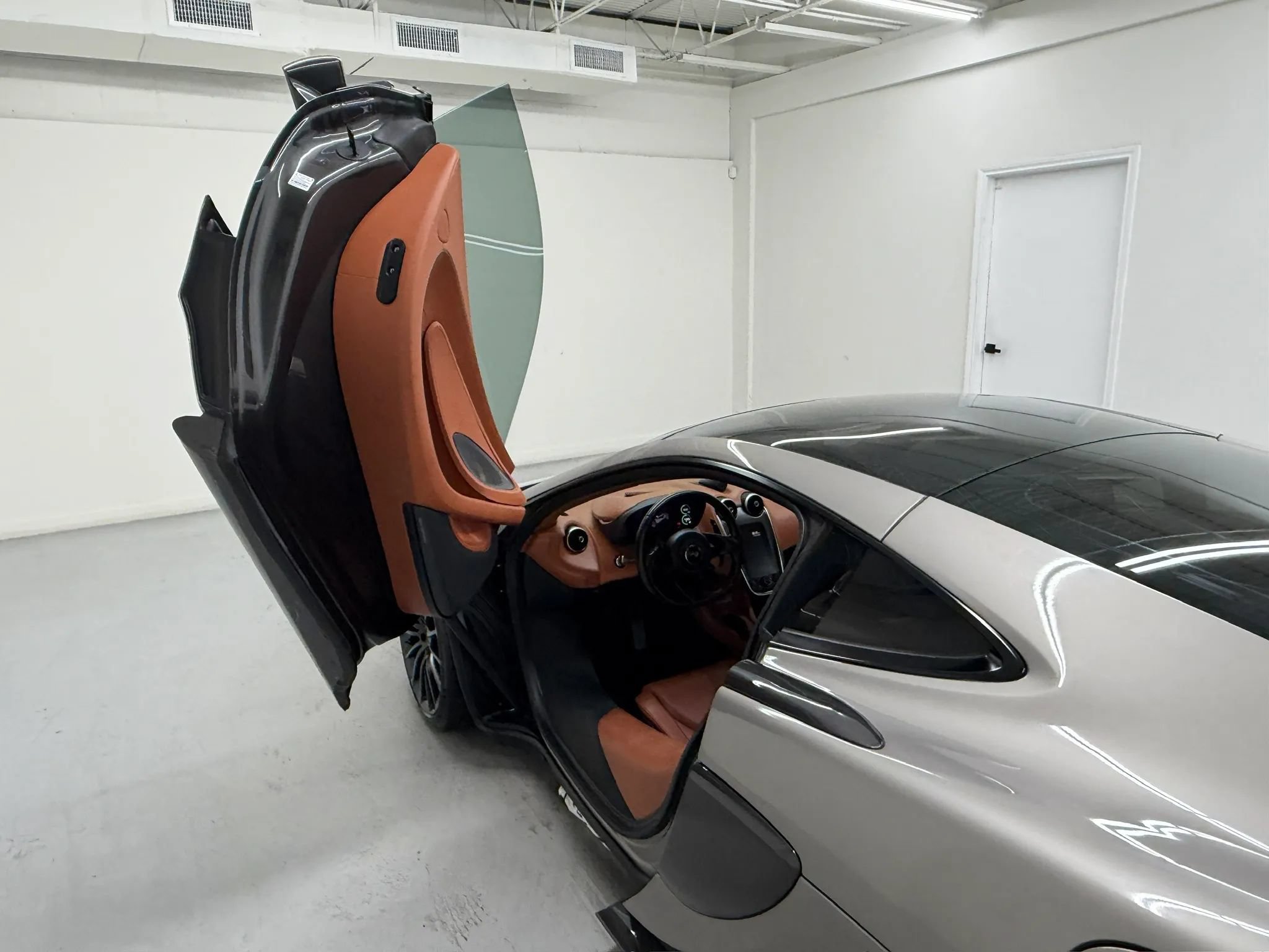 Used 2017 McLaren 570S RWD image 60