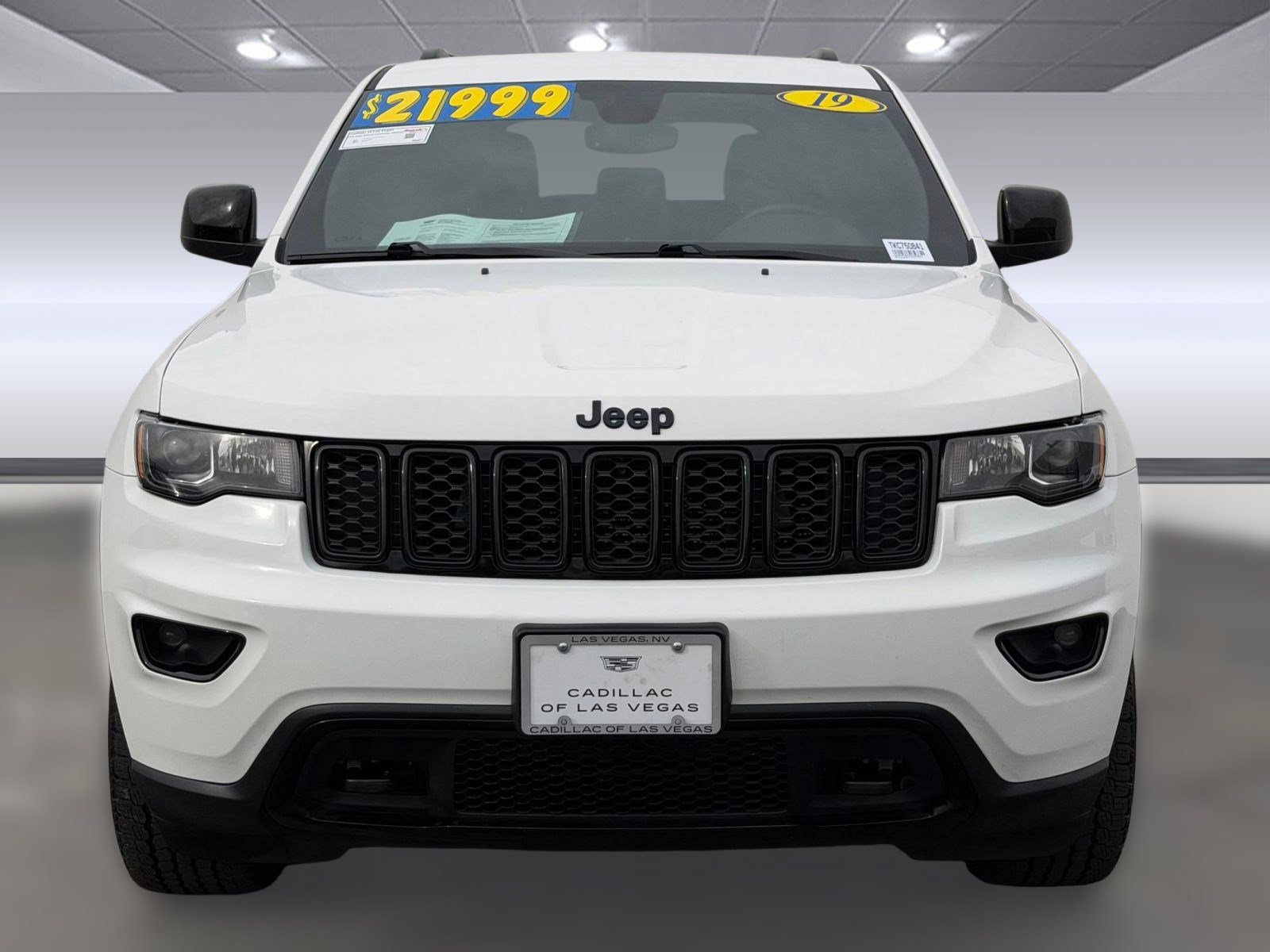 Used 2019 Jeep Grand Cherokee Laredo image 5