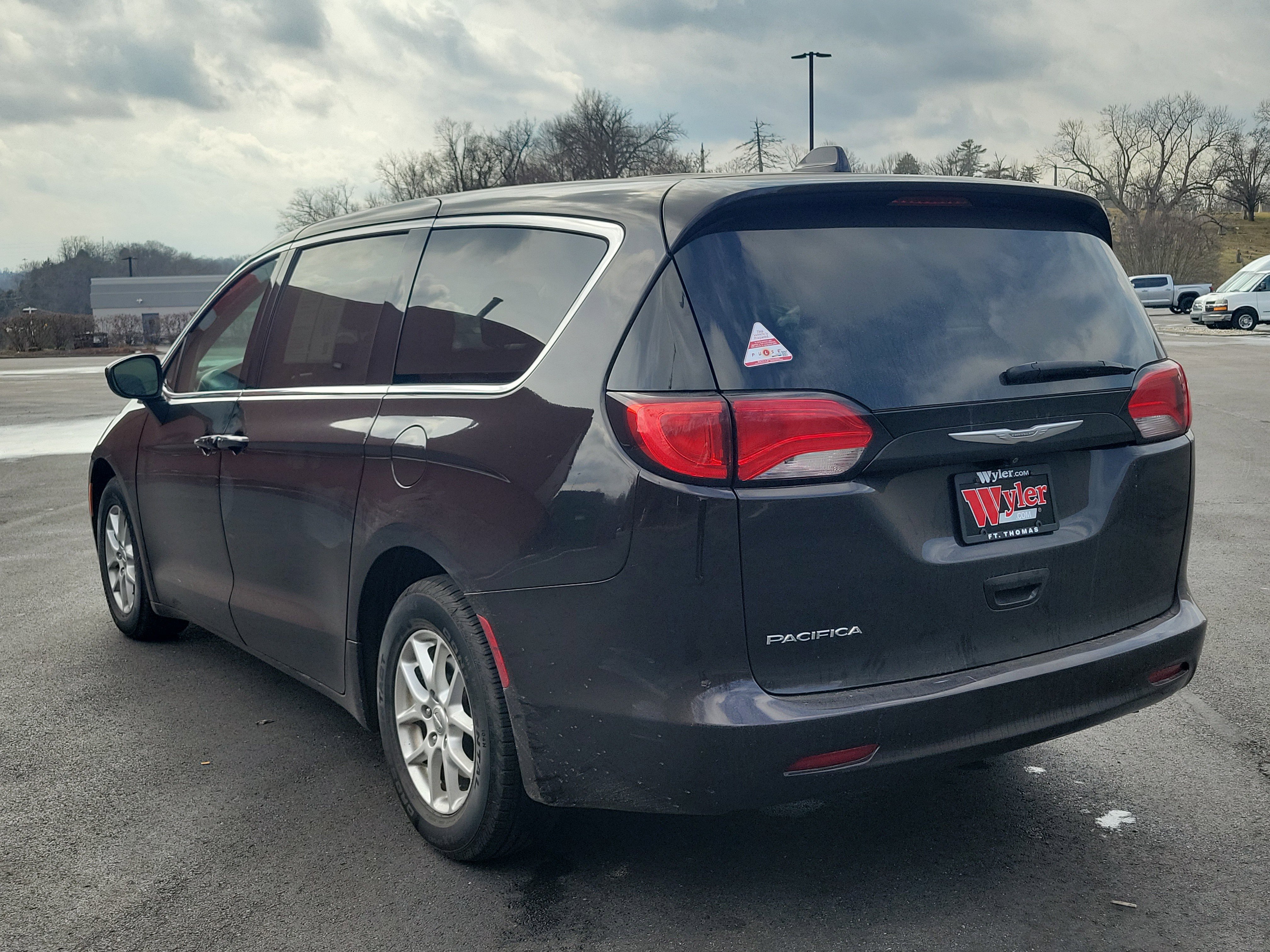 Used 2017 Chrysler Pacifica Touring image 5