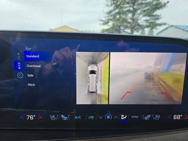 Used 2025 Chevrolet Suburban High Country image 22