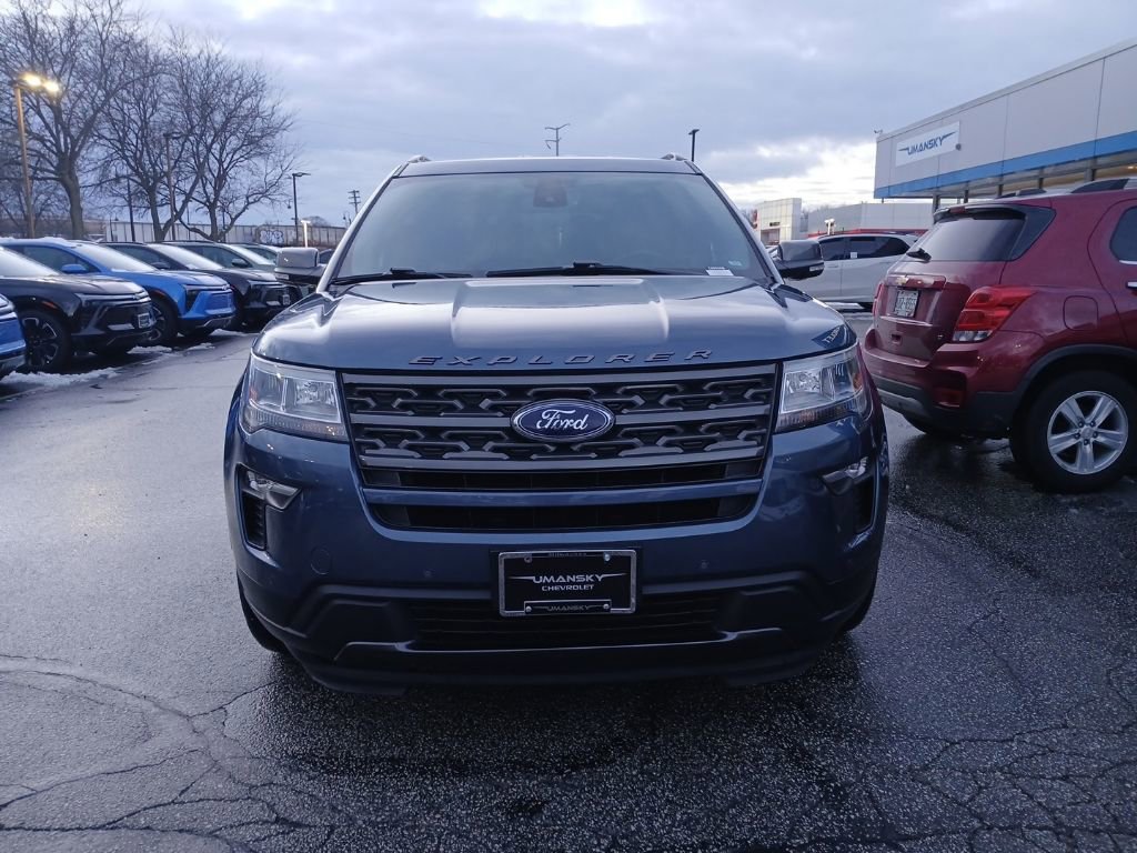 Used 2019 Ford Explorer XLT w/ XLT Sport Appearance Package image 4