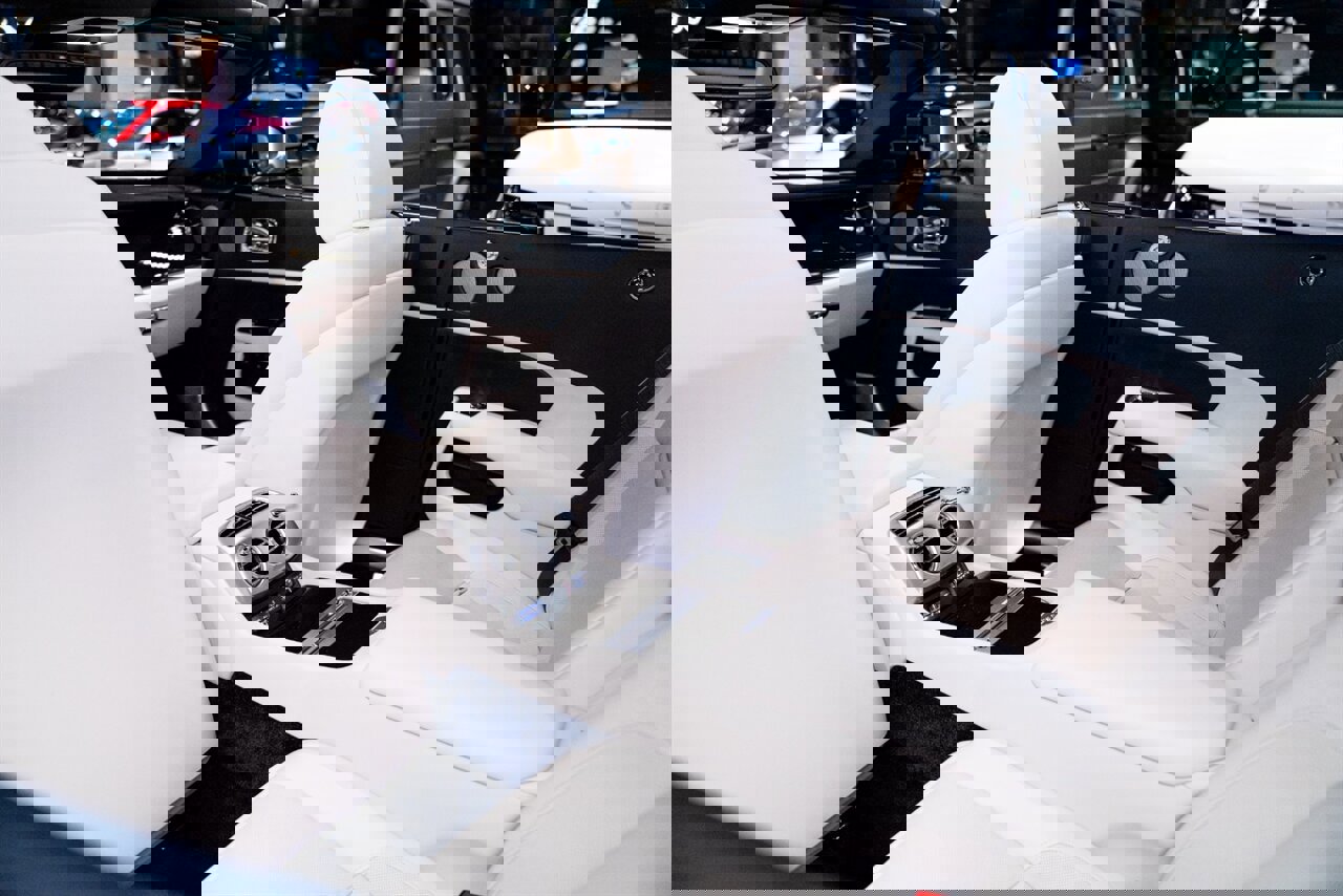 Used 2019 Rolls-Royce Dawn image 15