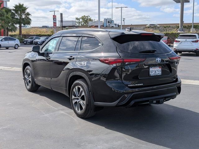 Used 2024 Toyota Highlander XLE AWD/4WD image 12