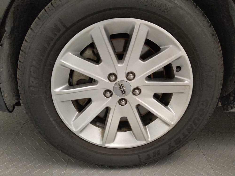 Used 2015 Lincoln MKT AWD image 31