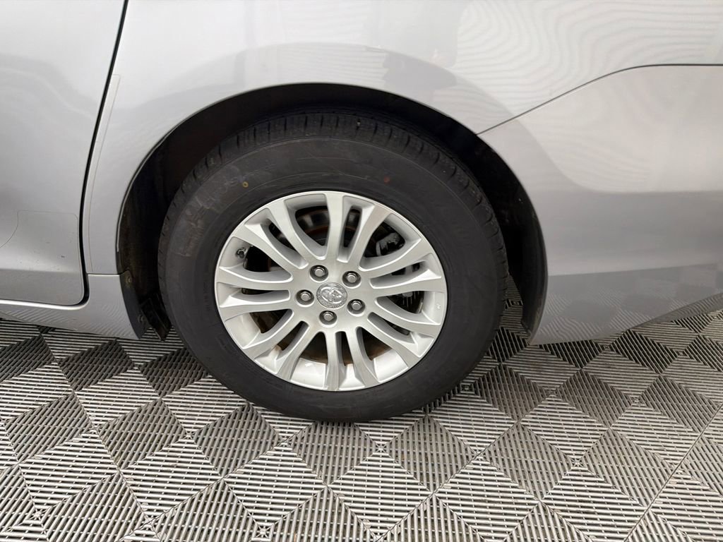 Used 2017 Toyota Sienna XLE FWD image 20