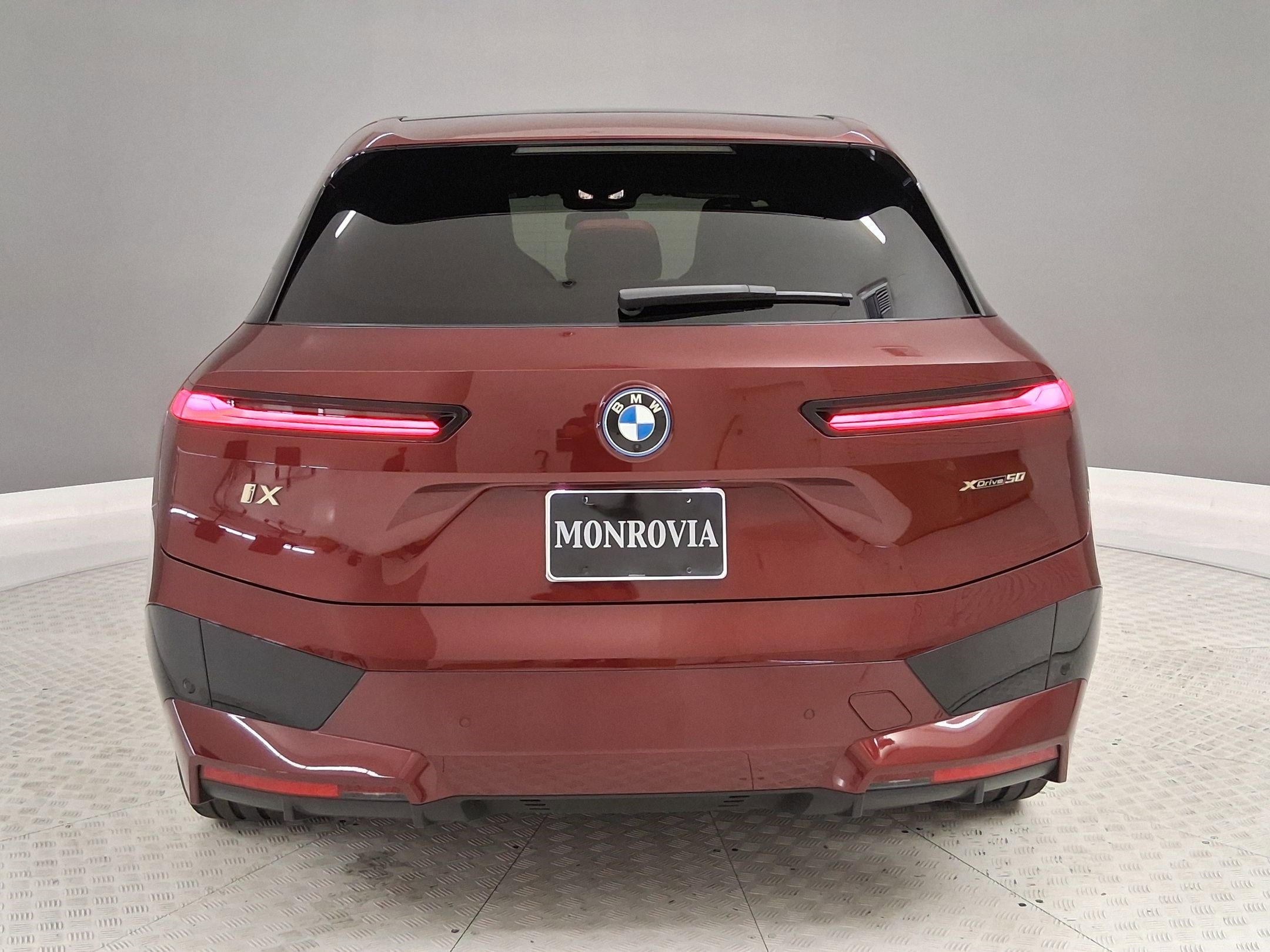 Certified 2023 BMW iX xDrive50 w/ Premium Package image 8