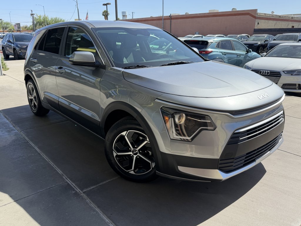 Used 2024 Kia Niro LX FWD image 6