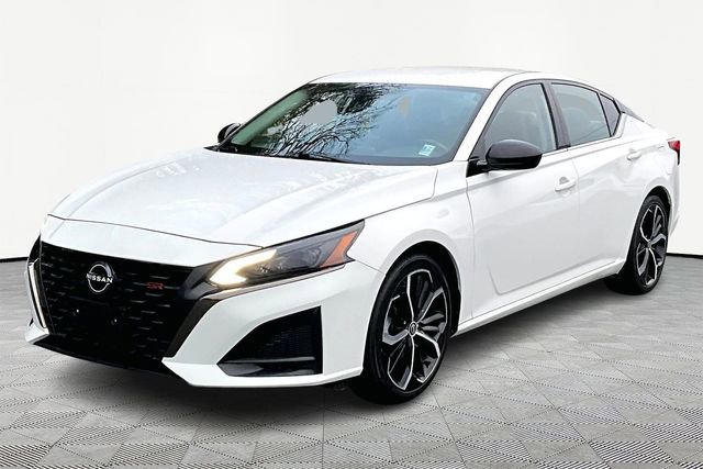 Used 2023 Nissan Altima 2.5 SR image 3