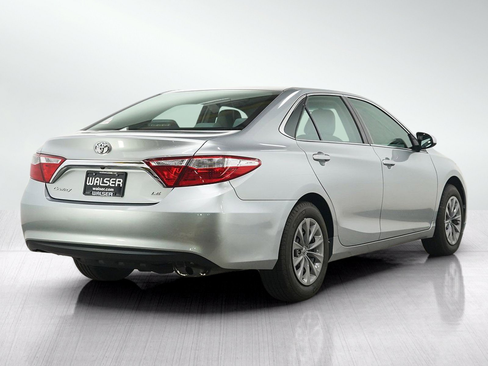 Used 2016 Toyota Camry LE FWD image 5