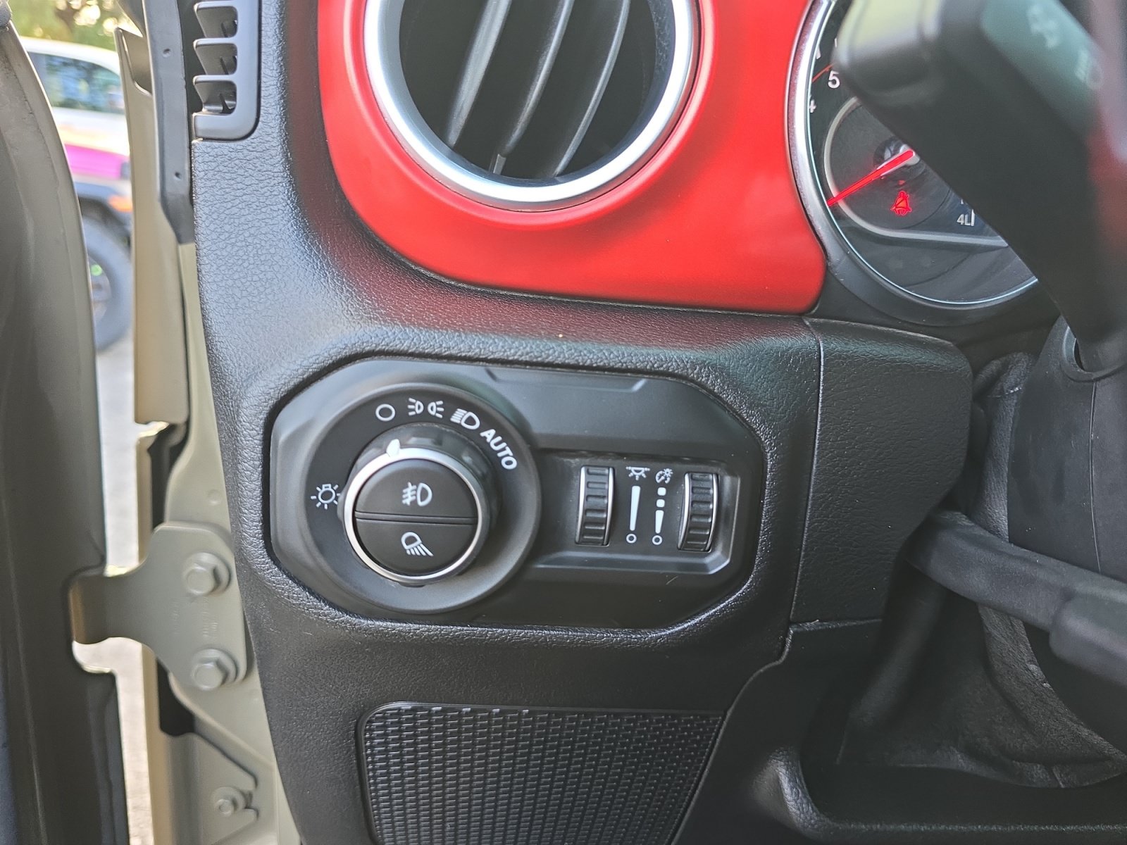 Used 2020 Jeep Gladiator Rubicon AWD/4WD image 25