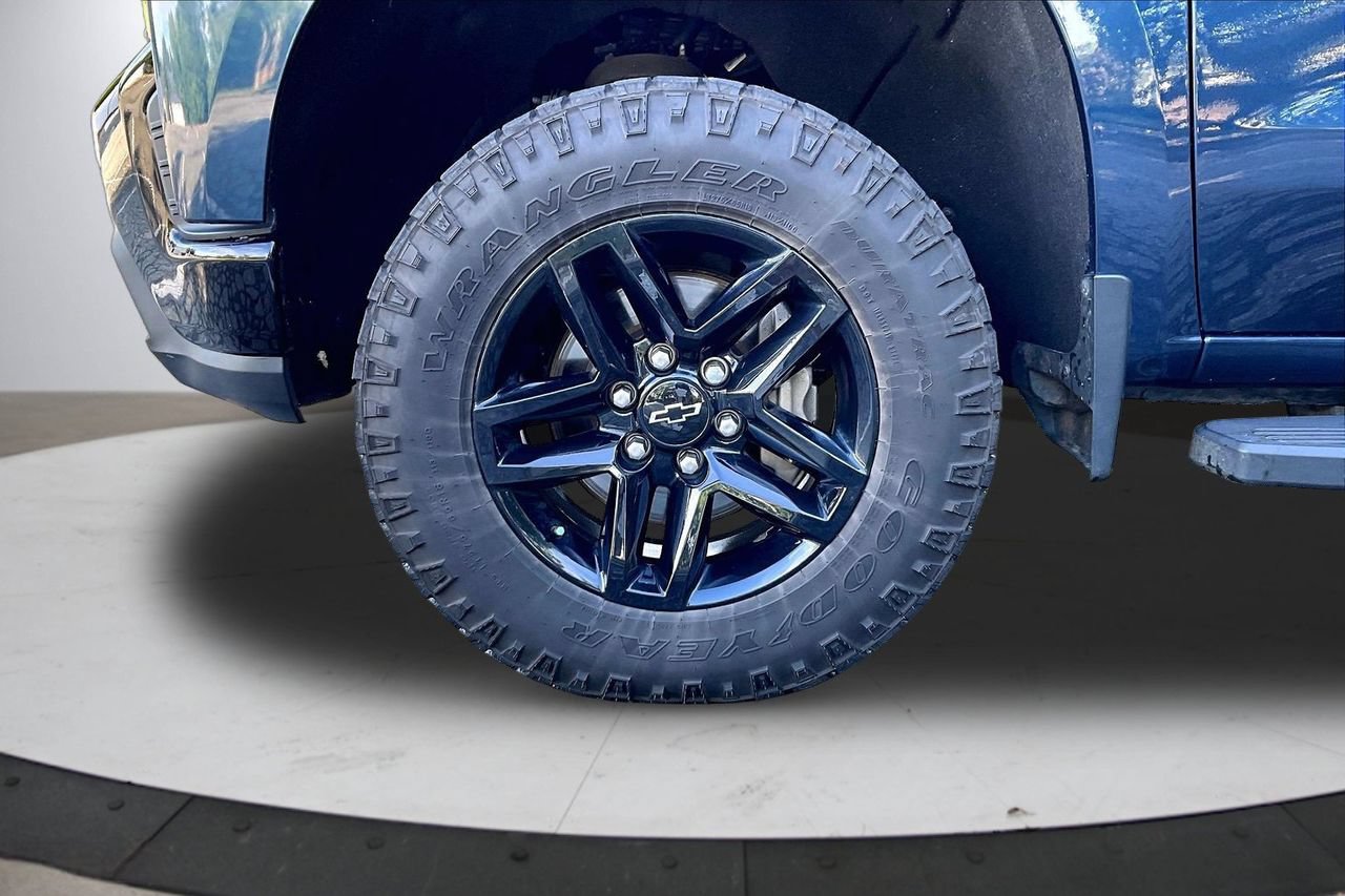 Used 2019 Chevrolet Silverado 1500 Custom Trail Boss w/ Custom Convenience Package AWD/4WD image 30