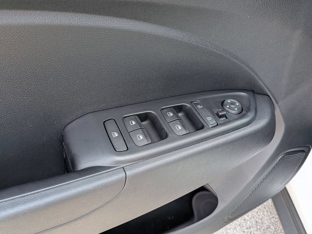 Used 2025 Hyundai Venue SEL FWD image 13