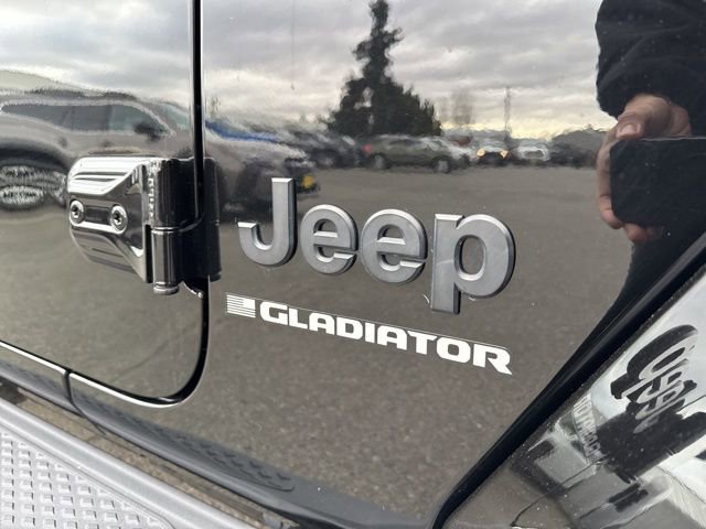 Used 2023 Jeep Gladiator Overland image 12