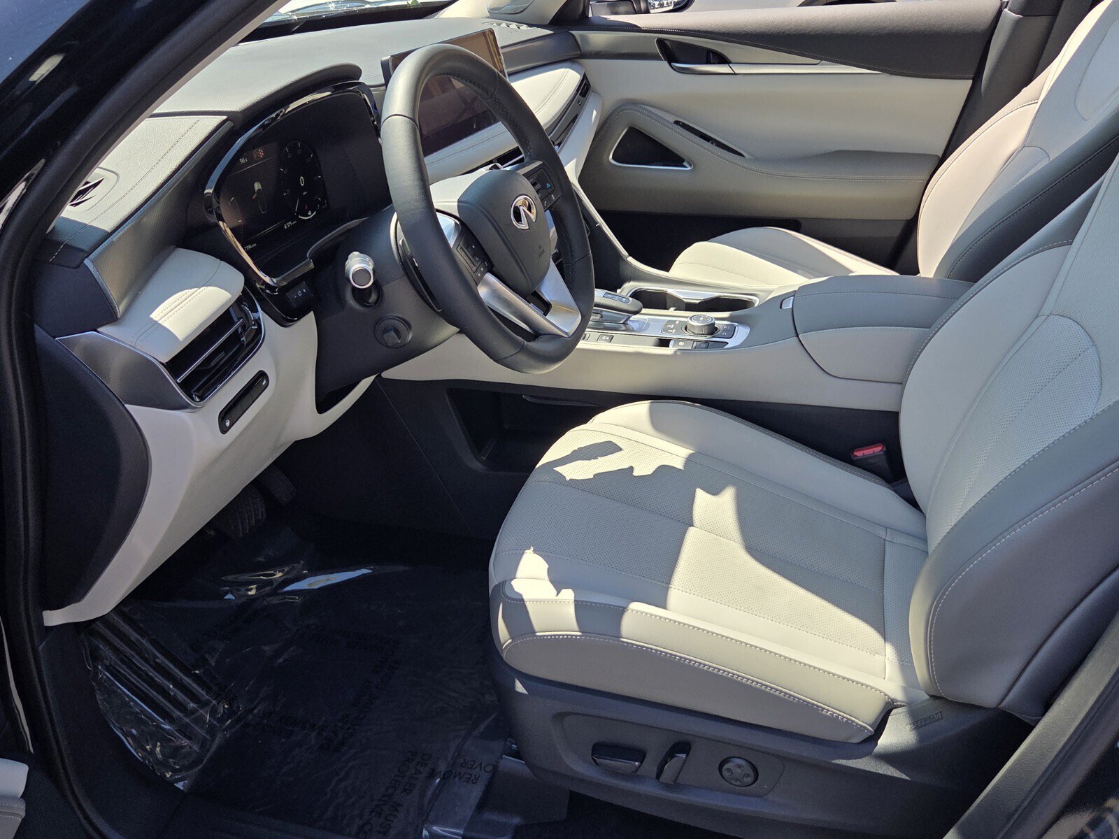 Used 2026 INFINITI QX60 Luxe w/ Cargo Package FWD image 16
