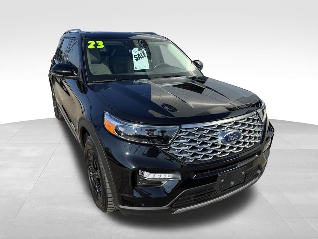 Used 2023 Ford Explorer Platinum w/ Technology Package image 2