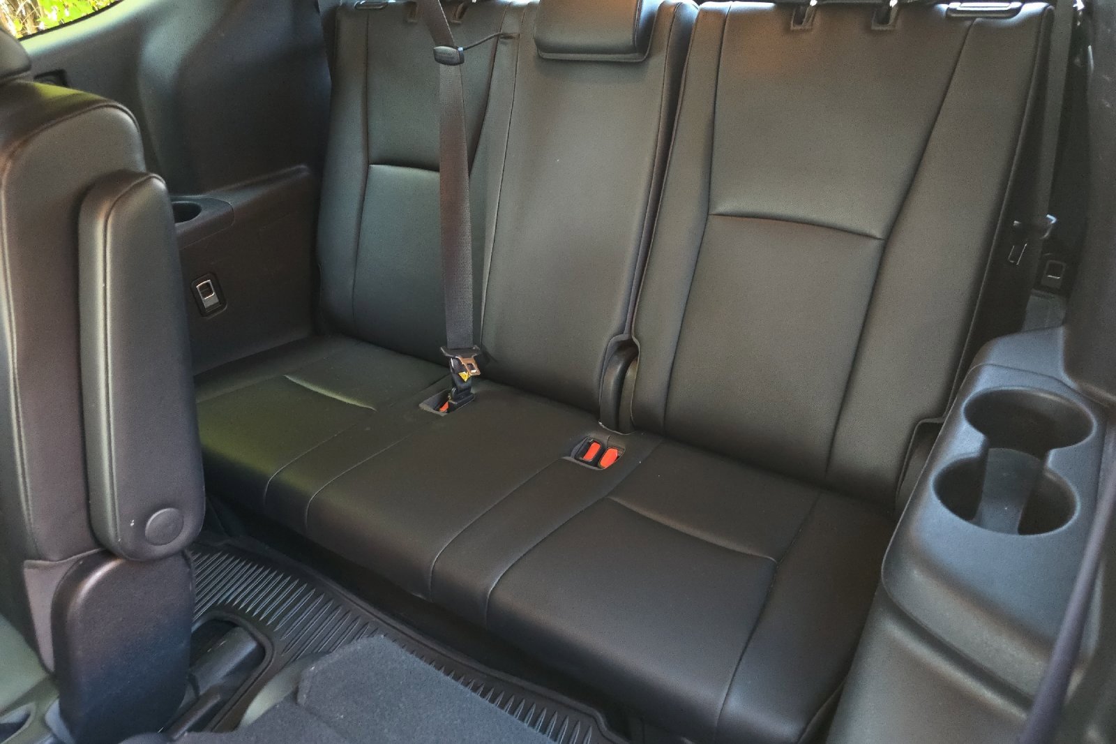 Used 2020 Toyota Highlander XLE image 17