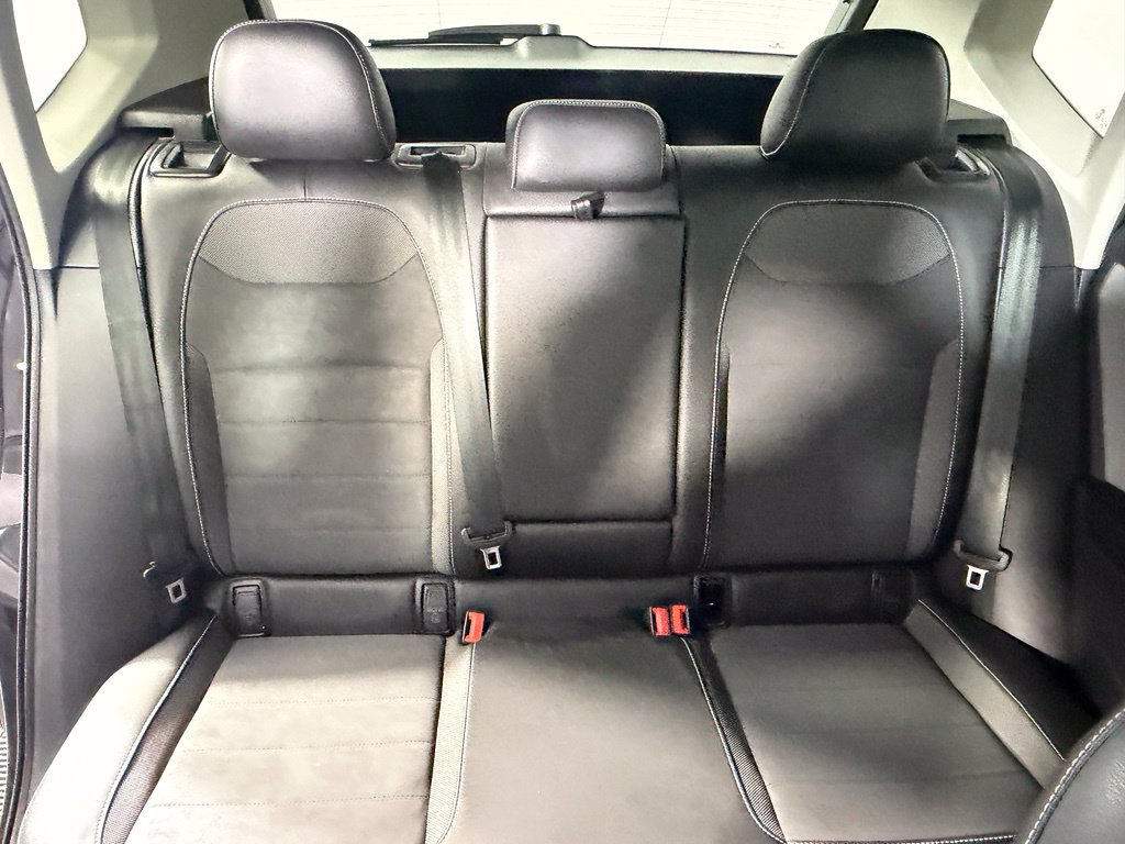 Used 2023 Volkswagen Taos SE w/ Panoramic Sunroof Package FWD image 18