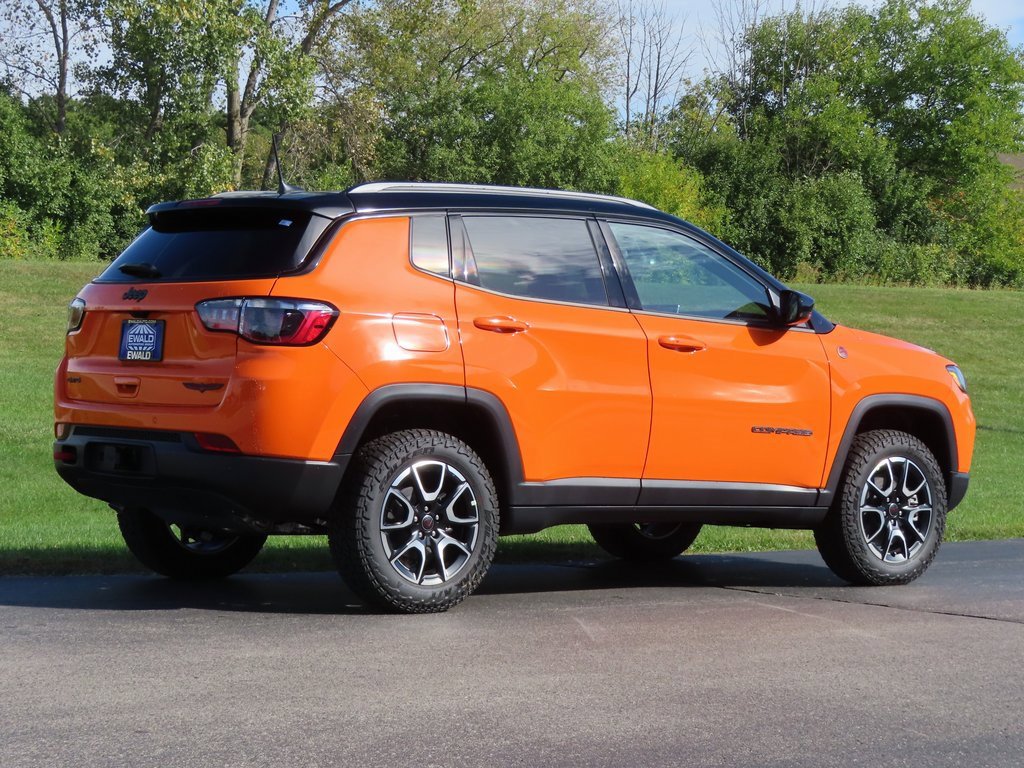 New 2026 Jeep Compass Trailhawk w/ Sun, Sound & Navigation Group image 3