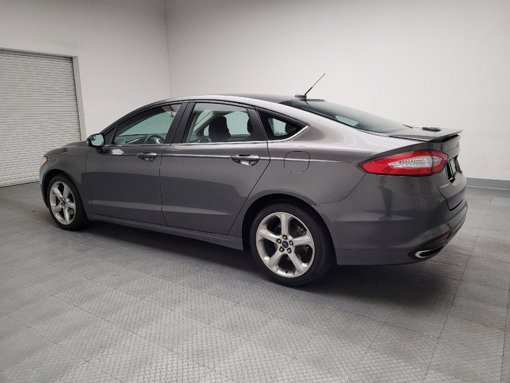 Used 2016 Ford Fusion SE FWD image 3