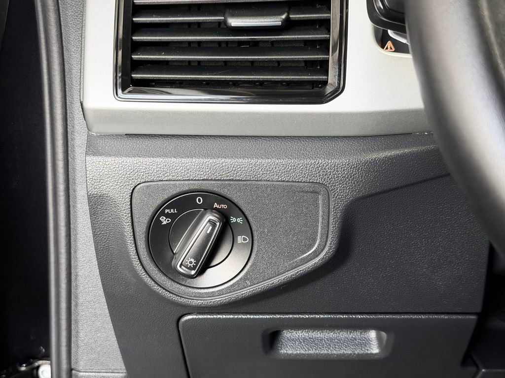 Used 2023 Volkswagen Atlas SE w/ Panoramic Sunroof Package FWD image 19