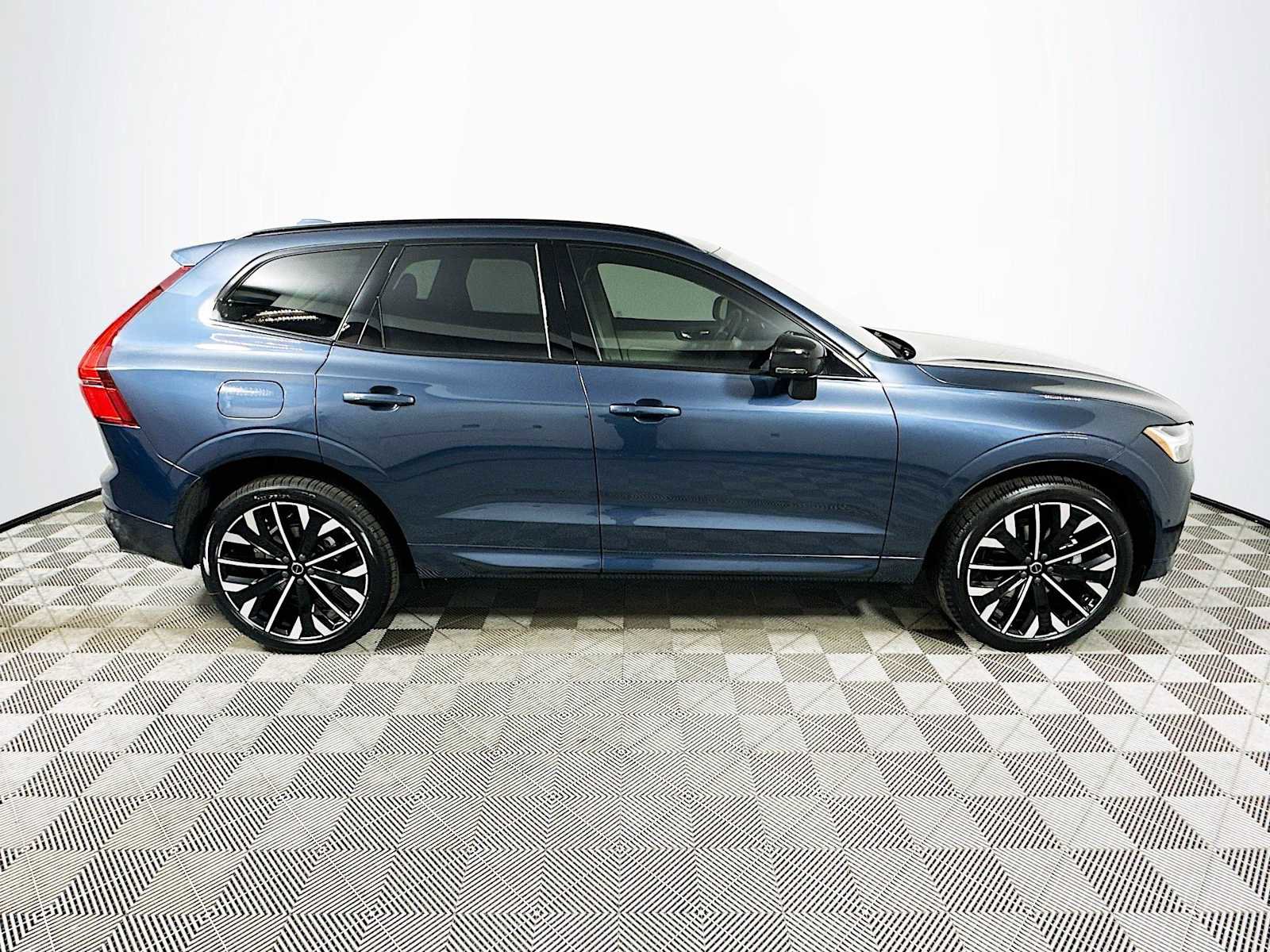 New 2026 Volvo XC60 B5 Ultra w/ Protection Package Premier image 8
