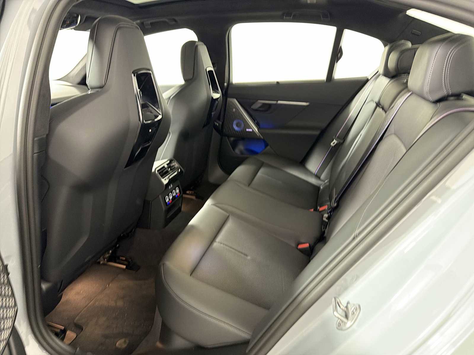 New 2026 BMW M5 w/ Executive Package AWD/4WD image 19