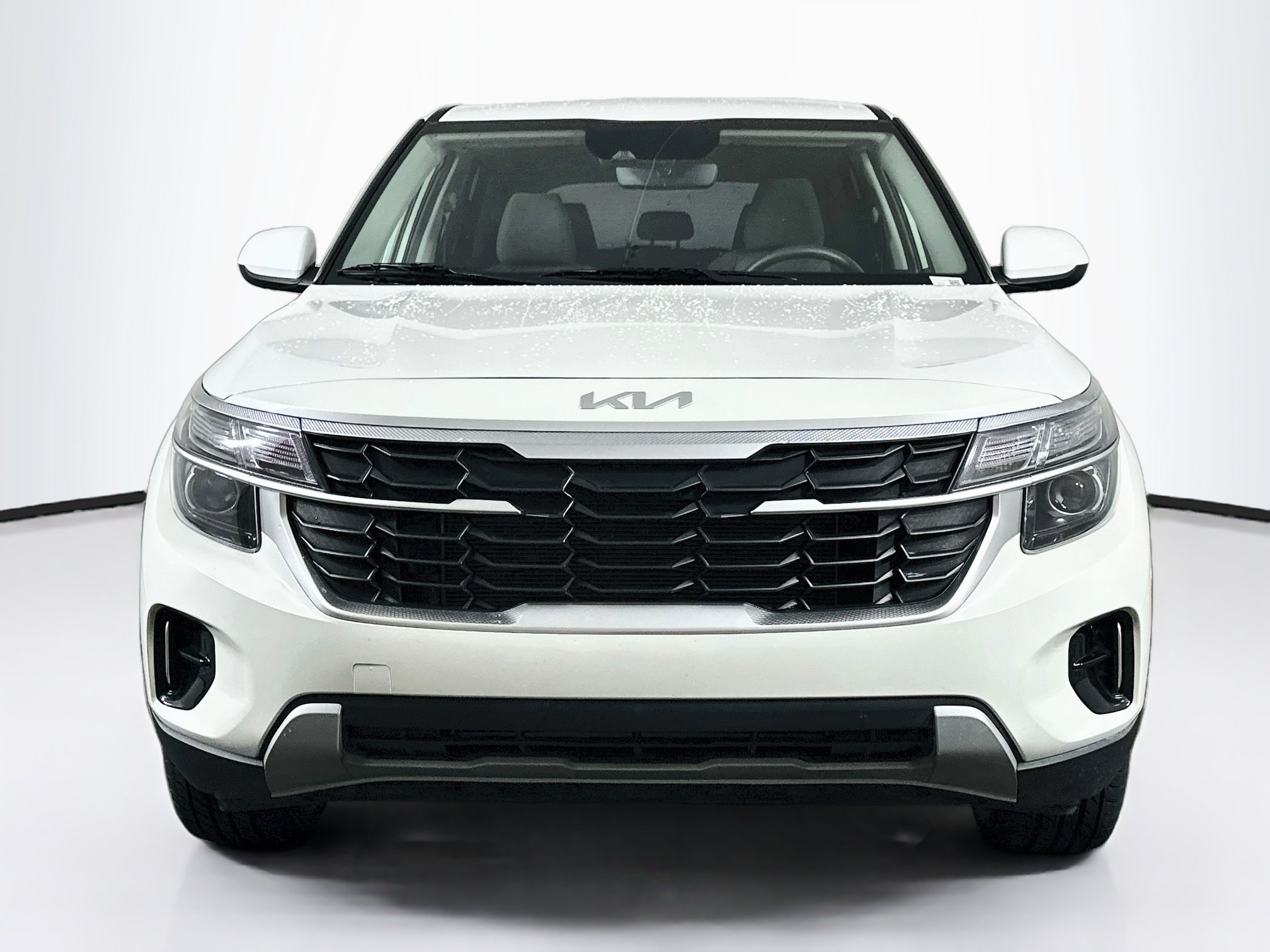 Used 2025 Kia Seltos LX AWD/4WD image 2