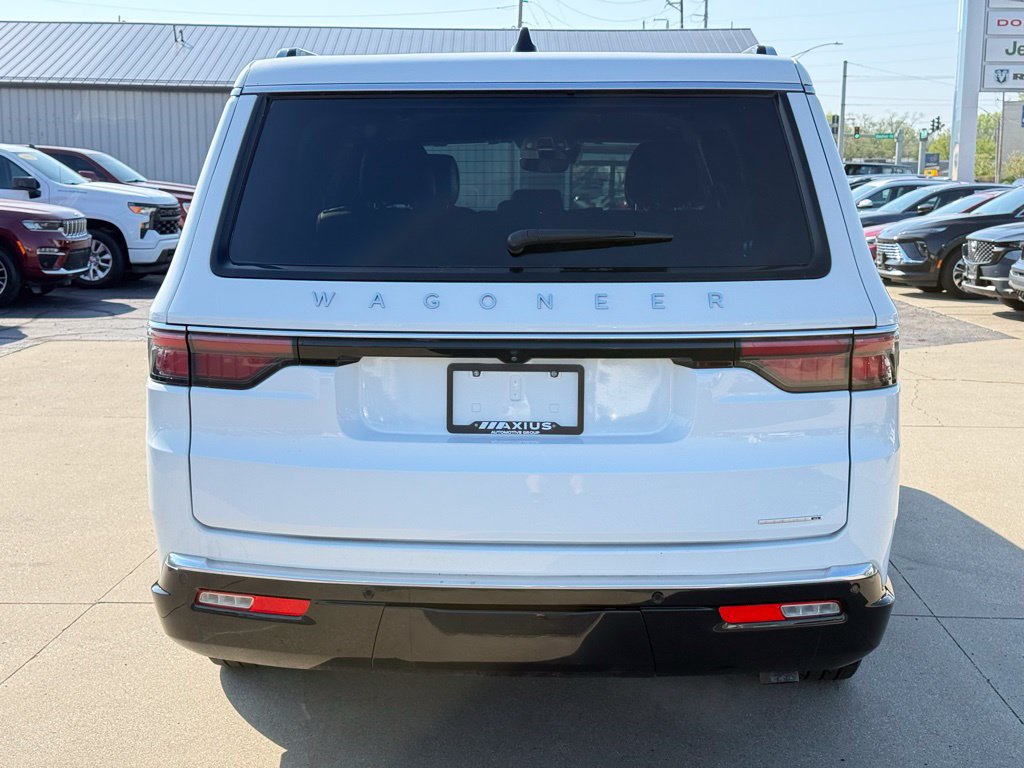 Used 2024 Jeep Wagoneer L Series III w/ Flexible Seating Group AWD/4WD image 6