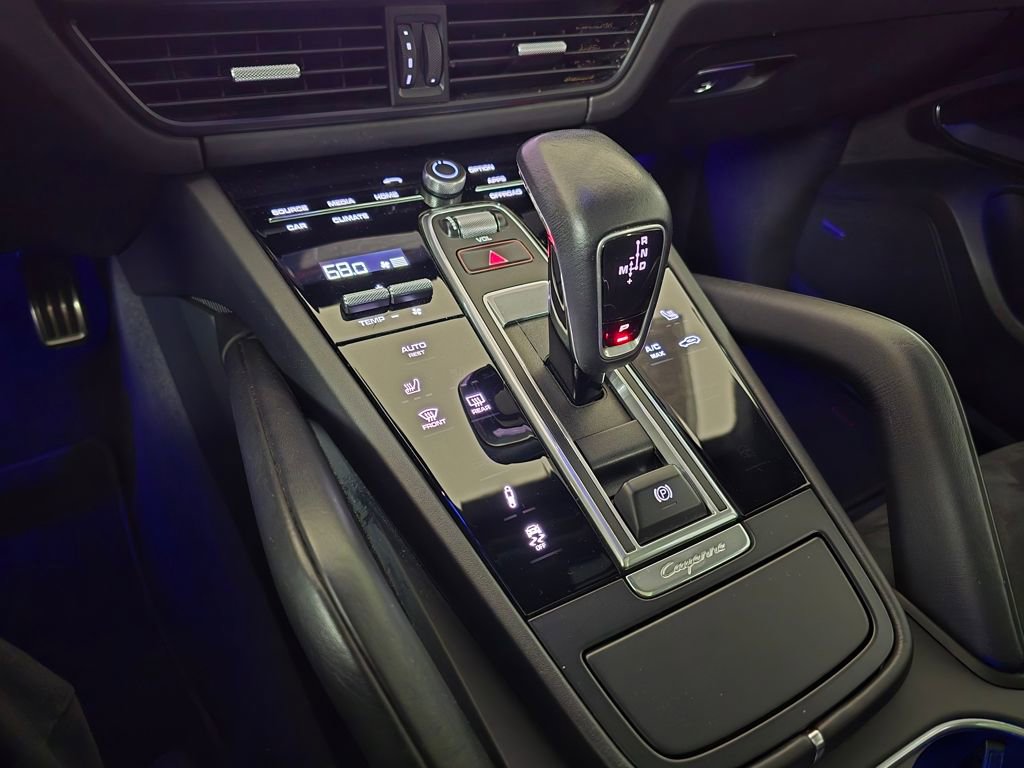 Used 2021 Porsche Cayenne GTS w/ Premium Package image 28