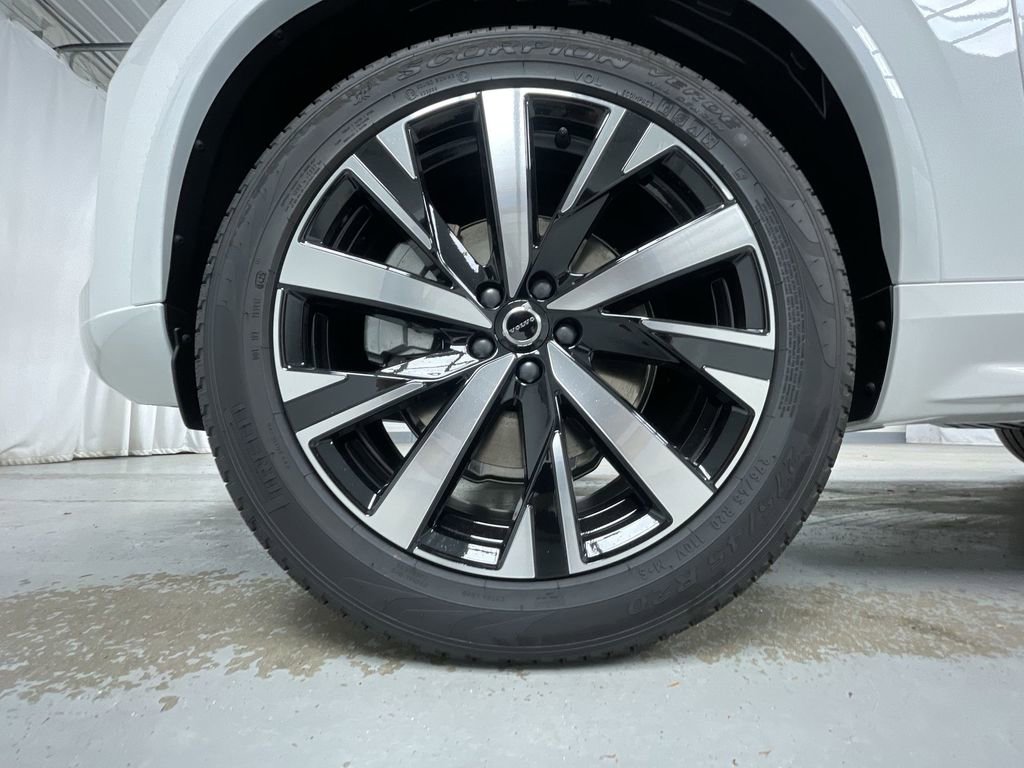 New 2026 Volvo XC90 B6 Core image 8