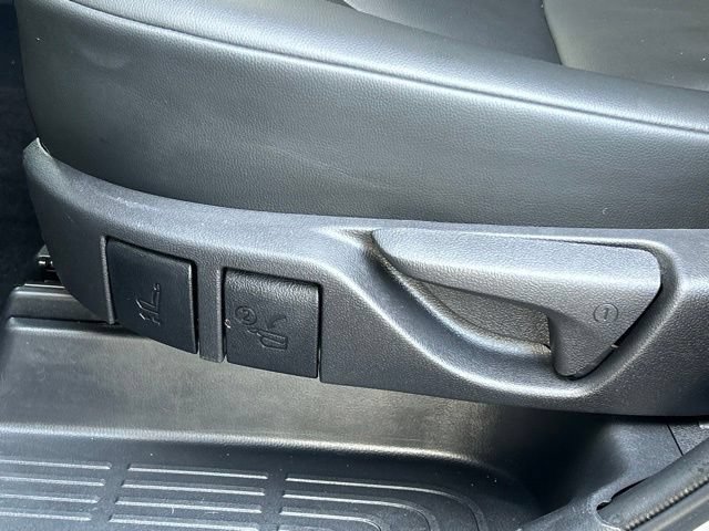 Used 2022 Toyota Highlander XLE AWD/4WD image 38