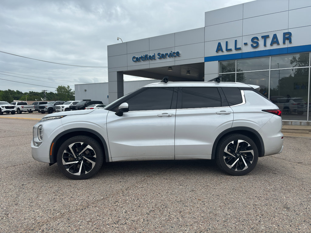 Used 2022 Mitsubishi Outlander SEL FWD image 2