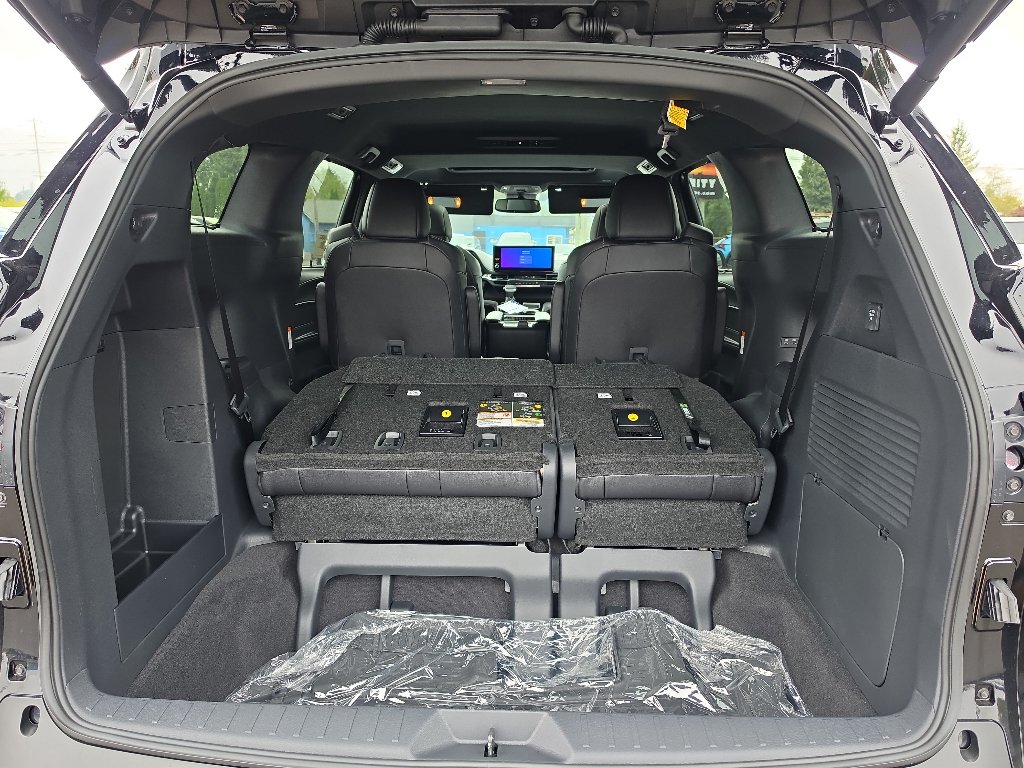 New 2026 Toyota Sienna XLE Woodland Edition AWD/4WD image 9