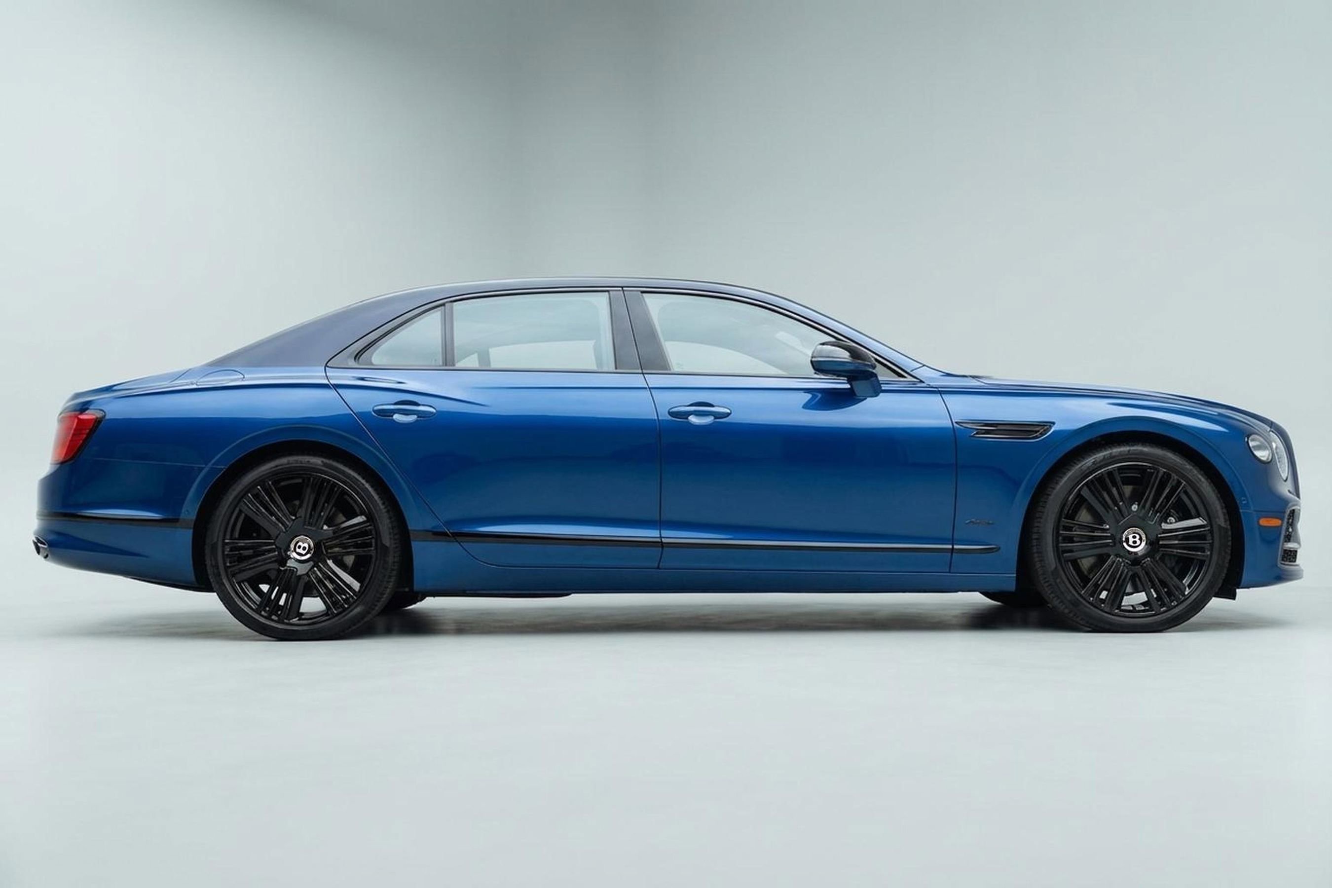Used 2026 Bentley Flying Spur Azure image 5