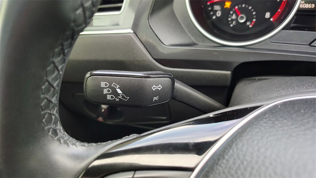 Used 2020 Volkswagen Tiguan SE w/ Panoramic Sunroof Package image 18