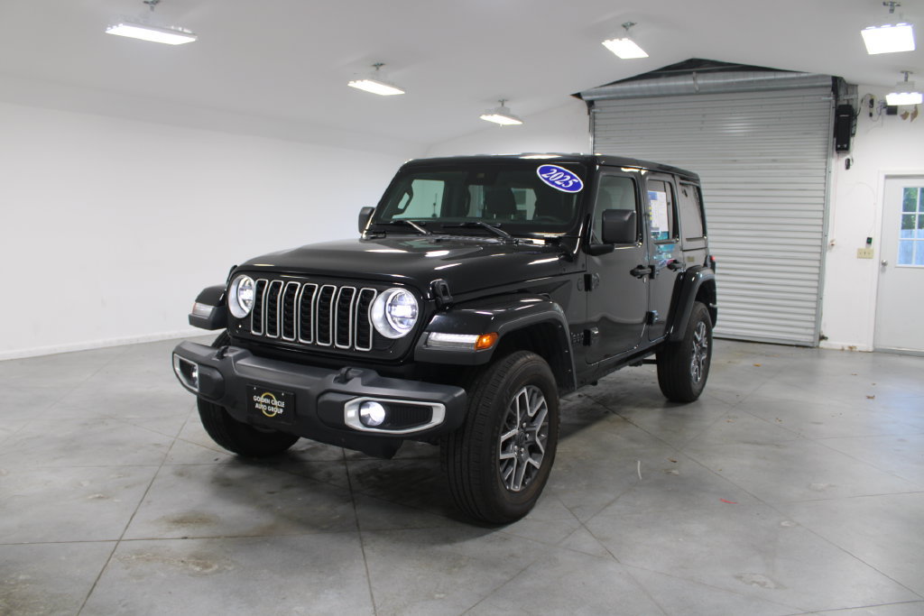 Used 2025 Jeep Wrangler Unlimited Sahara AWD/4WD image 4