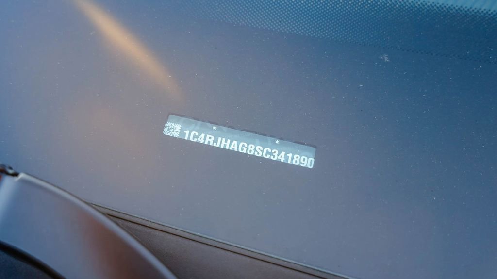 New 2025 Jeep Grand Cherokee Laredo X w/ Luxury Tech Group I image 29