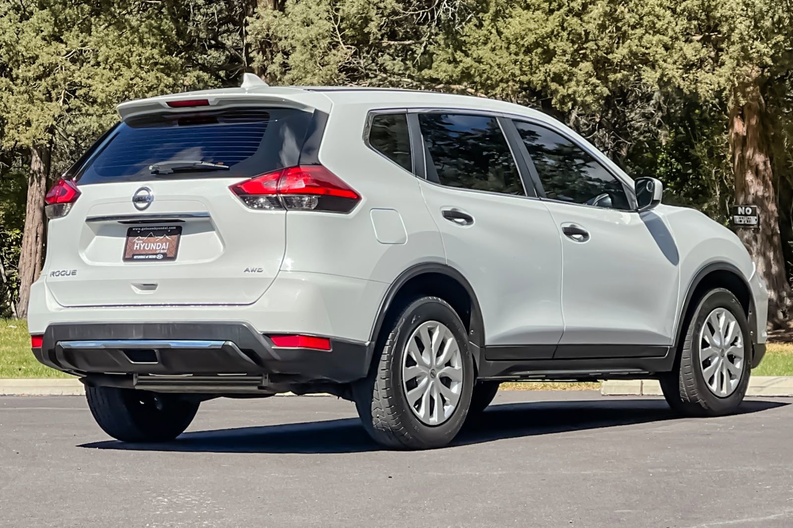 Used 2017 Nissan Rogue S image 4