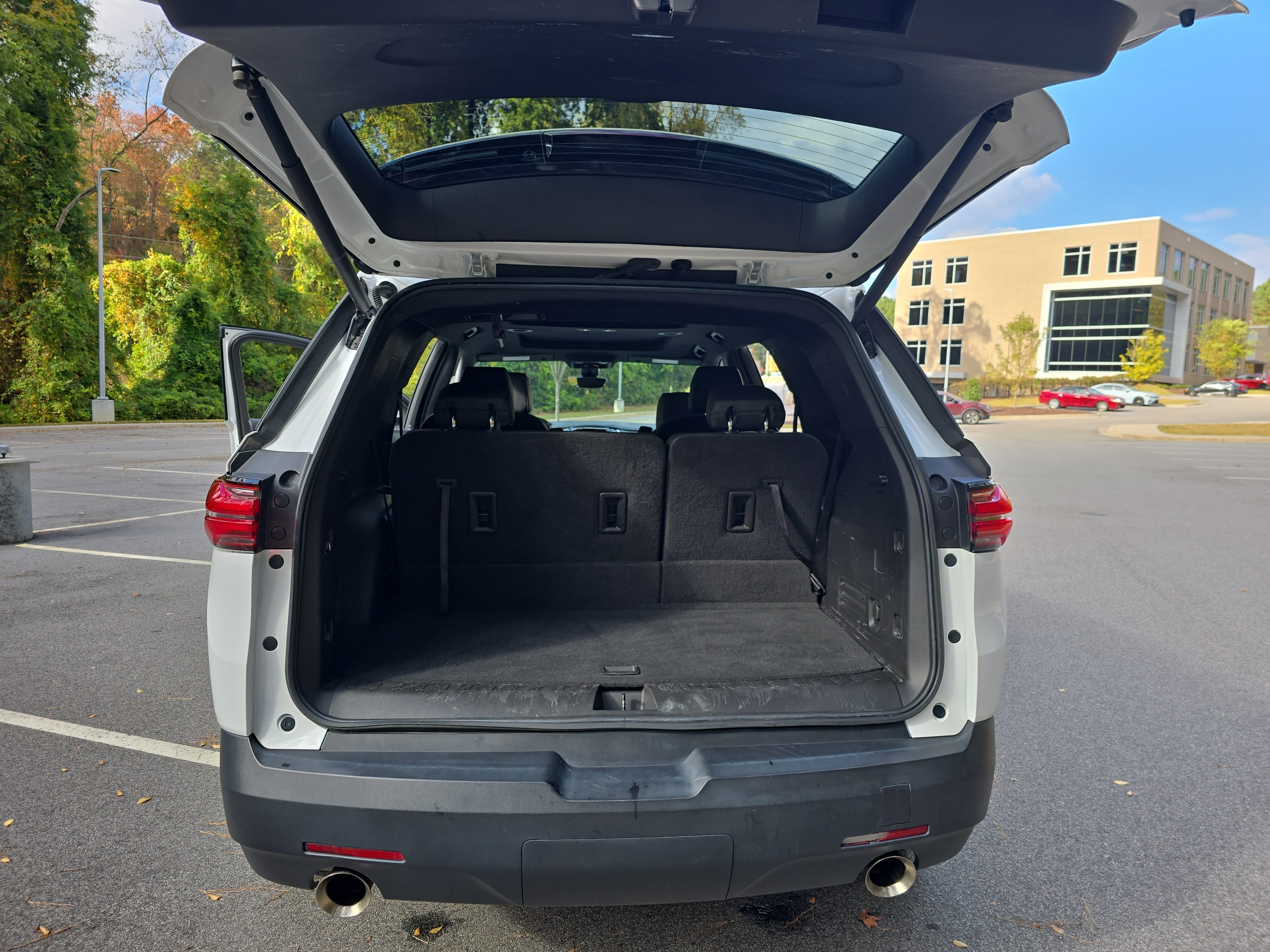 Used 2023 Chevrolet Traverse RS image 12