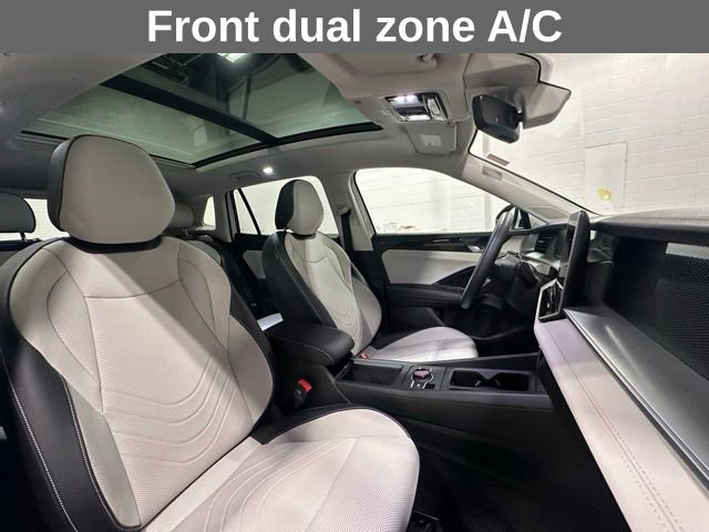 Used 2025 Volkswagen Tiguan SE image 17